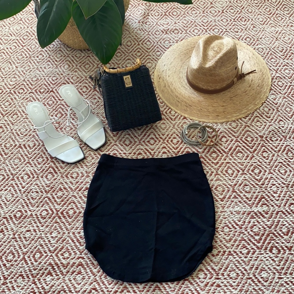 Forever 21 black mini skirt